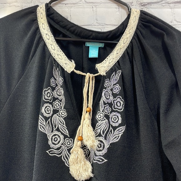 Beautiful embroidered crochet lace boho tassel 18W tunic top - Picture 4 of 7